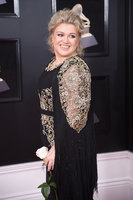 Kelly Clarkson Longsleeve T-shirt #2981230