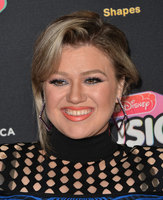 Kelly Clarkson tote bag #G2410246