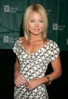 Kelly Ripa Longsleeve T-shirt #1261764