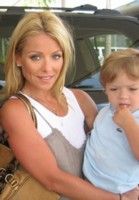 Kelly Ripa Longsleeve T-shirt #1261779