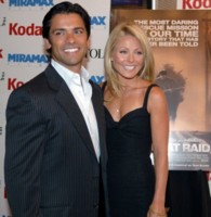 Kelly Ripa Longsleeve T-shirt #1273037