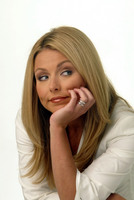 Kelly Ripa Longsleeve T-shirt #2037661