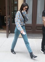 Kendall Jenner Longsleeve T-shirt #3260002