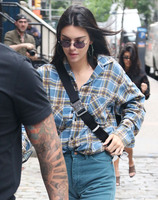 Kendall Jenner Longsleeve T-shirt #3260058