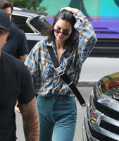 Kendall Jenner Longsleeve T-shirt #3260073