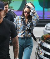 Kendall Jenner Longsleeve T-shirt #3260076