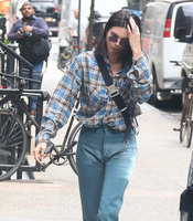 Kendall Jenner Sweatshirt #3260217