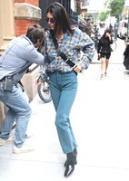 Kendall Jenner Longsleeve T-shirt #3260232