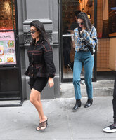 Kendall Jenner Longsleeve T-shirt #3260241
