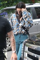 Kendall Jenner Longsleeve T-shirt #3260266