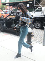 Kendall Jenner Longsleeve T-shirt #3260282