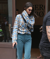 Kendall Jenner Longsleeve T-shirt #3260286