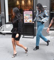Kendall Jenner Sweatshirt #3260311