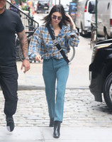 Kendall Jenner Longsleeve T-shirt #3260345