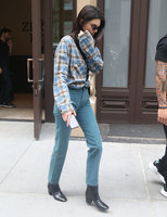 Kendall Jenner Longsleeve T-shirt #3260354