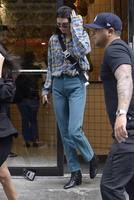 Kendall Jenner Longsleeve T-shirt #3260368