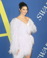 Kendall Jenner Longsleeve T-shirt #3295022