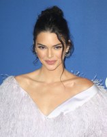 Kendall Jenner Sweatshirt #3295039