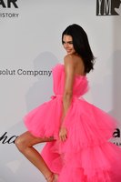 Kendall Jenner Longsleeve T-shirt #3847651