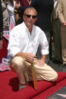 Kevin Costner t-shirt #1365549