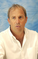 Kevin Costner t-shirt #2391628