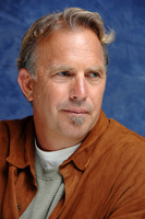 Kevin Costner t-shirt #2408474