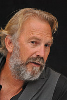 Kevin Costner t-shirt #2487957