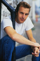 Kevin Costner t-shirt #3189377