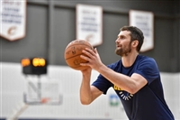 Kevin Love Longsleeve T-shirt #3421702