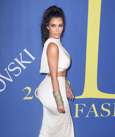 Kim Kardashian Sweatshirt #3288016