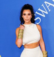 Kim Kardashian Sweatshirt #3288020