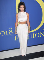 Kim Kardashian Sweatshirt #3288102