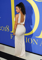 Kim Kardashian Sweatshirt #3288178