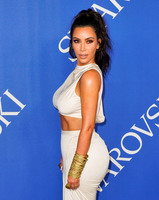 Kim Kardashian Sweatshirt #3288343