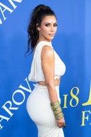 Kim Kardashian Sweatshirt #3288439