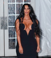 Kim Kardashian Sweatshirt #3802665