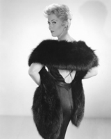 Kim Novak t-shirt #2669585