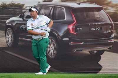 Kiradech Aphibarnrat posters