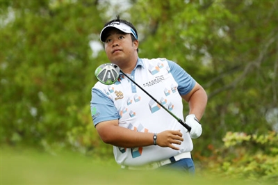 Kiradech Aphibarnrat posters