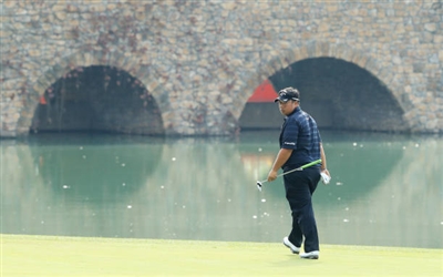 Kiradech Aphibarnrat posters