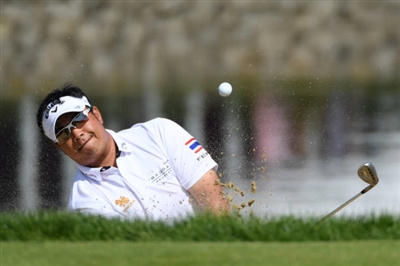 Kiradech Aphibarnrat posters