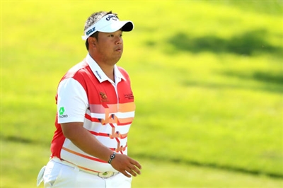 Kiradech Aphibarnrat posters