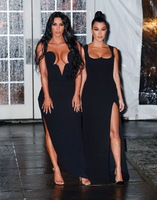 Kourtney Kardashian And Kim Kardashian Longsleeve T-shirt #3796024