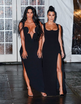 Kourtney Kardashian And Kim Kardashian Mouse Pad 3796024