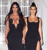 Kourtney Kardashian And Kim Kardashian Longsleeve T-shirt #3796032