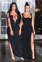 Kourtney Kardashian And Kim Kardashian magic mug #G2413289