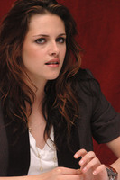 Kristen Stewart longsleeve t-shirt #2292022