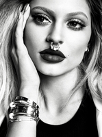 Kylie Jenner Longsleeve T-shirt #3819878