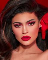 Kylie Jenner Longsleeve T-shirt #3925574