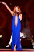 Kylie Minogue Longsleeve T-shirt #1322160